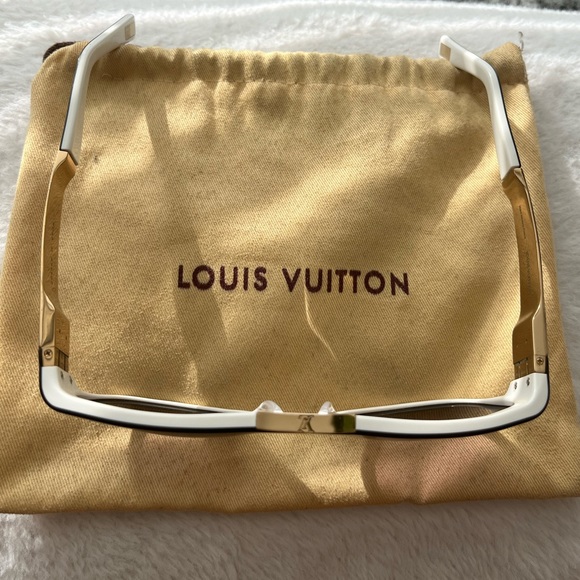 LOUIS VUITTON SUNGLASSES - Picture 5 of 10